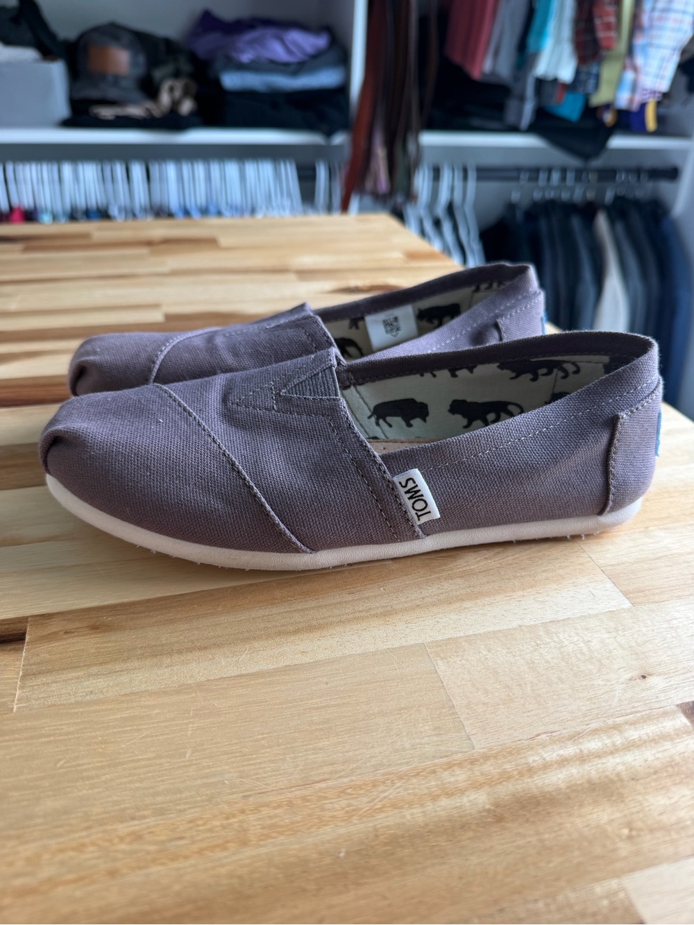 TOMS Classic Canvas Slip-On Shoes in Grey